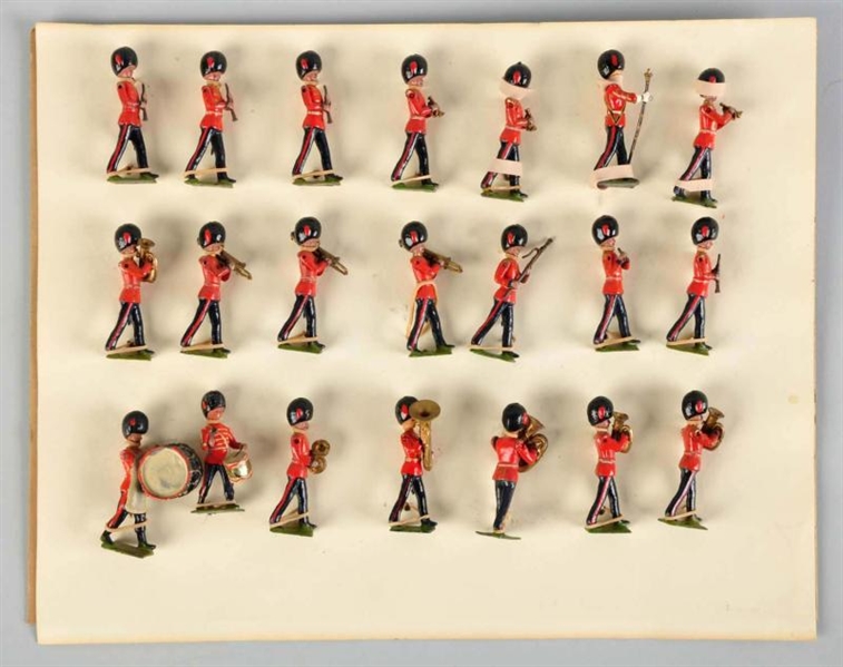 LOT OF 21: BRITAINS ENGLISH BAND SOLDIER FIGURES. 