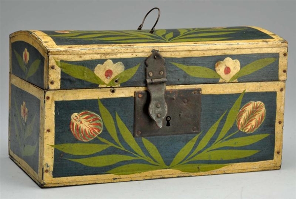 HAND-PAINTED WOODEN PRIMITIVE BOX.                