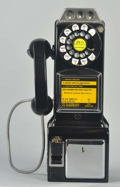 BELL SYSTEM 233G 3-SLOT PAYPHONE.                 