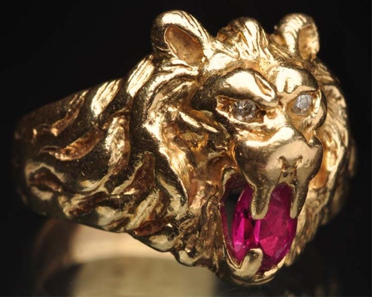 14K Y. GOLD LION RING WITH RUBY IN MOUTH.         