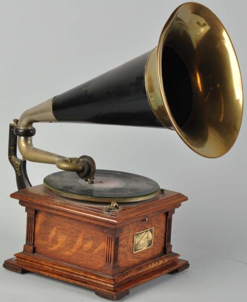 VICTOR II HUMP BACK PHONOGRAPH WITH HORN.         