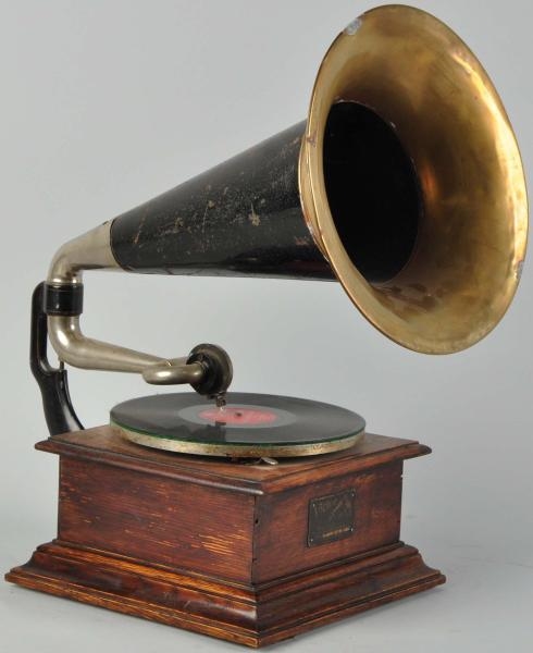 VICTOR I PHONOGRAPH WITH HORN.                    
