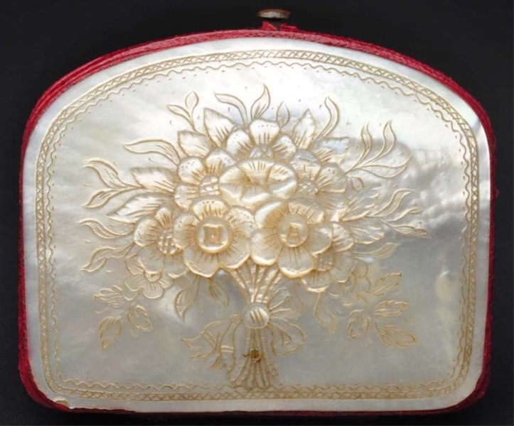MOTHER OF PEARL EMBOSSED LADYS CHANGE PURSE.     