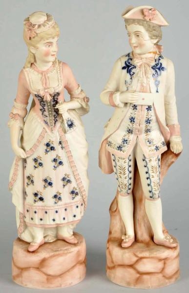 PAIR OF PORCELAIN STATUES IN VICTORIAN STYLE.     