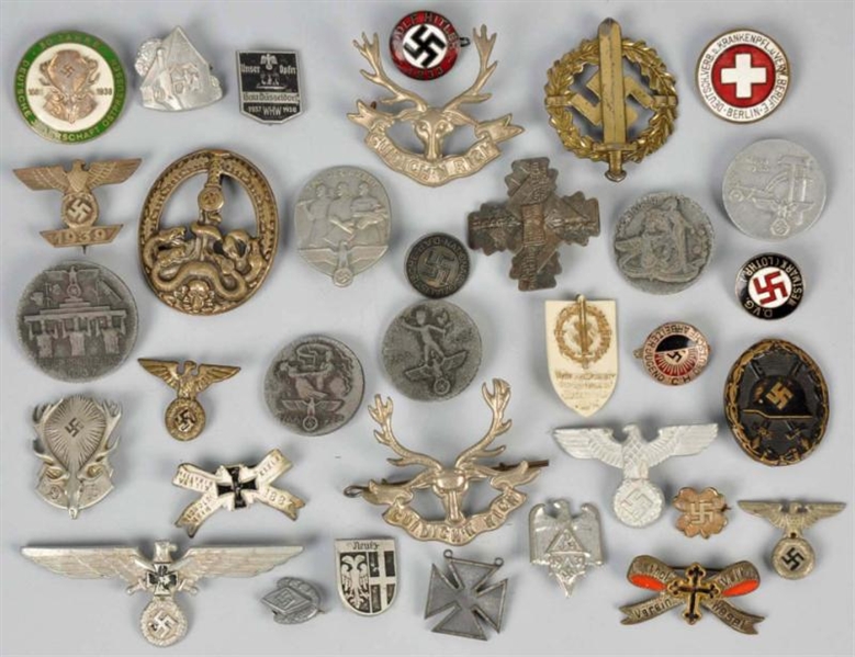 LOT OF GERMAN NAZI MILITARY PINS BADGES.          