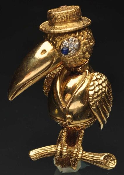 18K Y. GOLD MAGPIE IN TUX SAPPHIRE & DIAMOND PIN. 