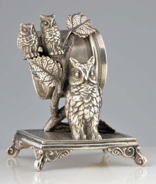 MOTHER OWL & TWO BABY OWLS FIGURAL NAPKIN RING.   