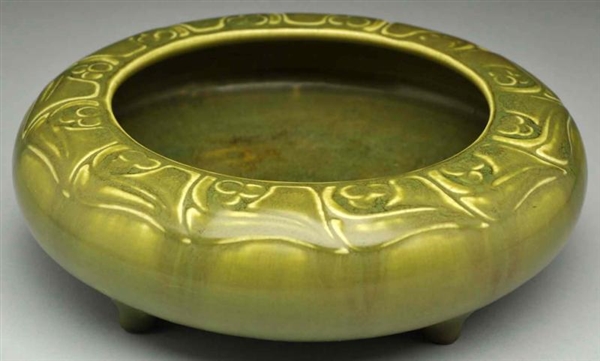 ROOKWOOD PRODUCTION POTTERY FOOTED BOWL.          