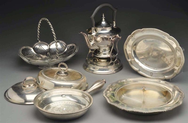 A GROUP OF SILVER PLATED ARTICLES.                