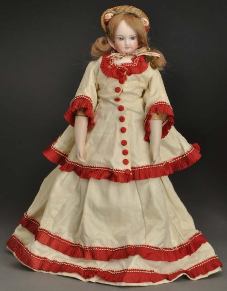 EXQUISITE FRENCH POUPÉE LADY DOLL.                