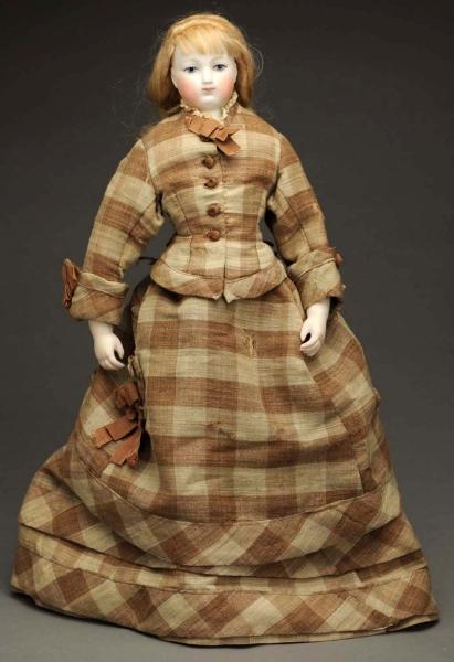 FRENCH POUPÉE LADY DOLL.                          