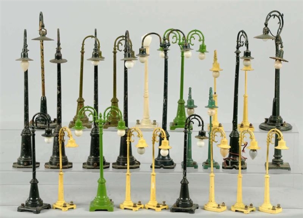 LOT OF 25: LIONEL & IVES RAILROAD LAMPS.          