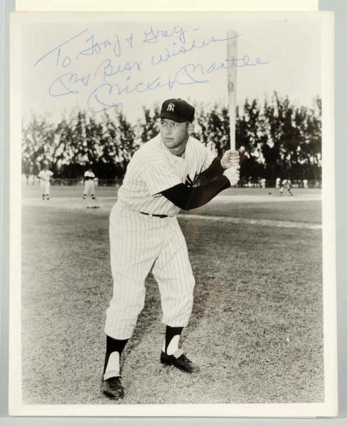 ORIGINAL AUTOGRAPHED PHOTOGRAPH OF MICKEY MANTLE. 
