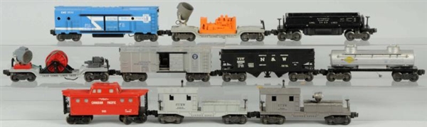 LOT OF 10: LIONEL FREIGHT CARS.                   