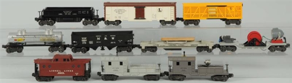 LOT OF 10: LIONEL FREIGHT CARS.                   