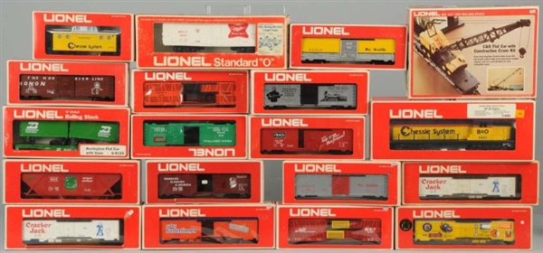 LOT OF 19: LIONEL ROLLING STOCK CARS.             