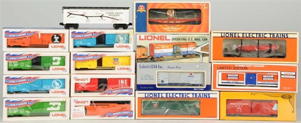 LOT OF 16: LIONEL ROLLING STOCK TRAIN CARS.       