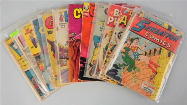 LARGE LOT OF APPROXIMATELY 100 GOLDEN AGE COMICS. 