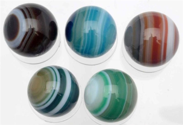 LOT OF 5: DYED BULLSEYE AGATE MARBLES.            