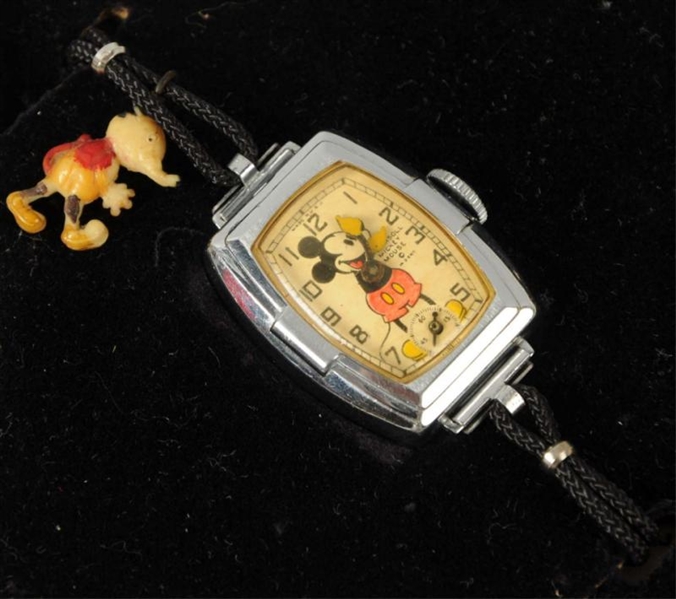 DISNEY MICKEY MOUSE CHARACTER WRIST WATCH.        