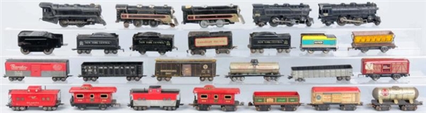 LARGE LOT OF 28 MARX TRAIN PIECES.                