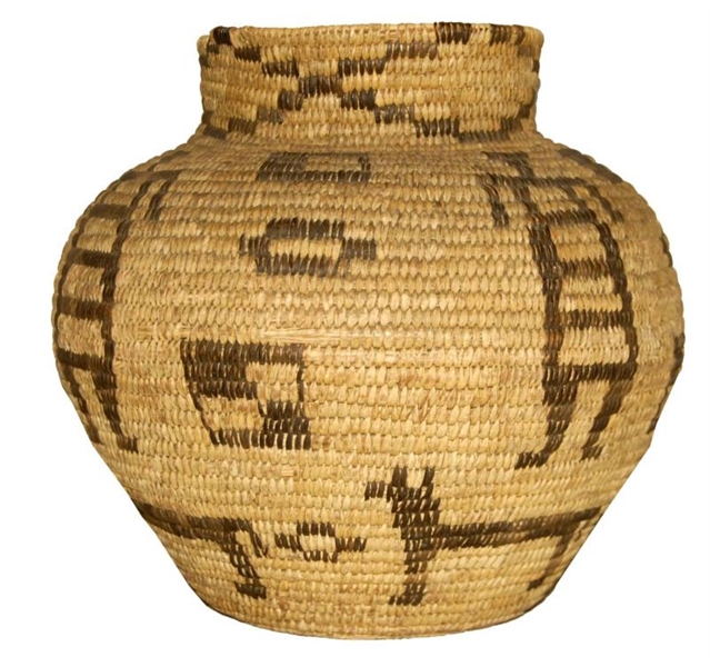 LARGE WOVEN NATIVE AMERICAN INDIAN BASKET.        