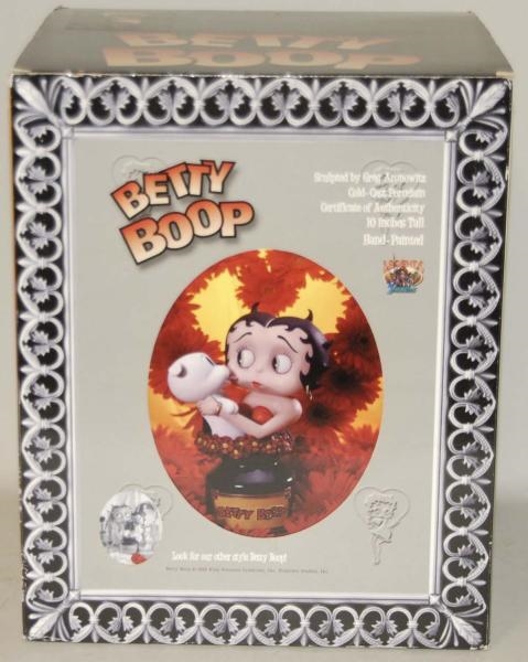 1999 KING FEATURES BETTY BOOP FIGURE IN BOX.      