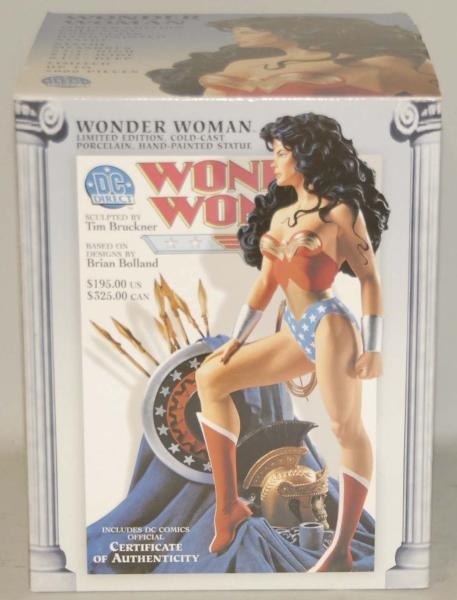 2000 DC DIRECT WONDER WOMAN STATUE IN BOX.        