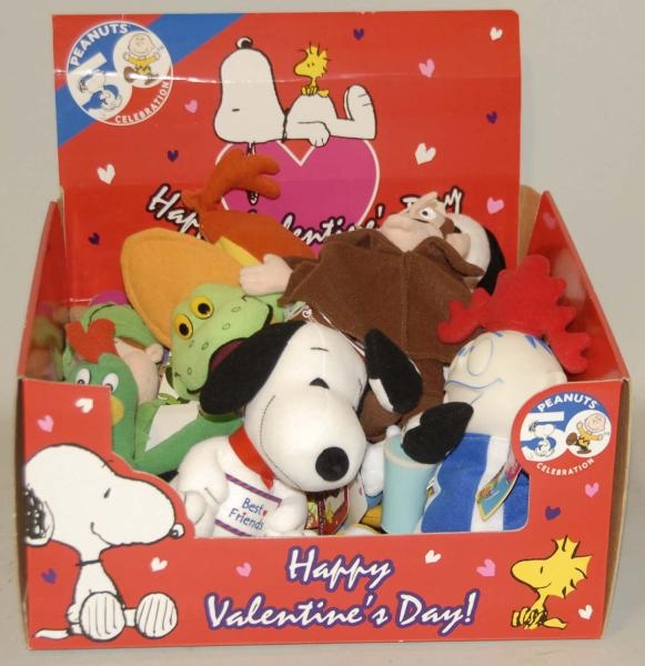 PEANUTS VALENTINES DISPLAY BOX WITH TOYS.         