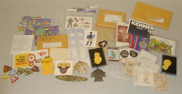 LOT OF ASSORTED SMALL PAPER & PREMIUM ITEMS.      