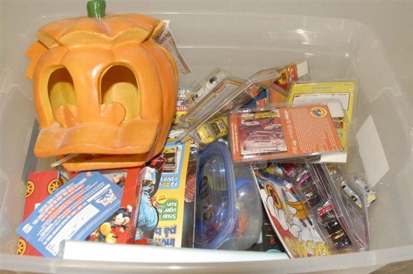 LOT OF ASSORTED CHARACTER TOY ITEMS.              
