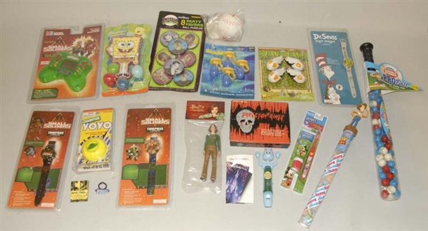 LOT OF SMALL ASSORTED CHARACTER TOYS.             
