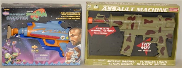 LOT OF ASSORTED TOY GUNS IN BOXES.                