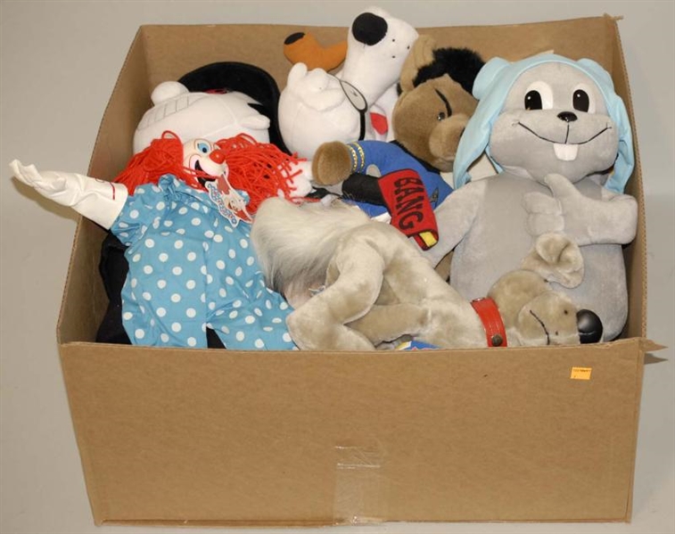 LOT OF ASSORTED PLUSH TOYS.                       