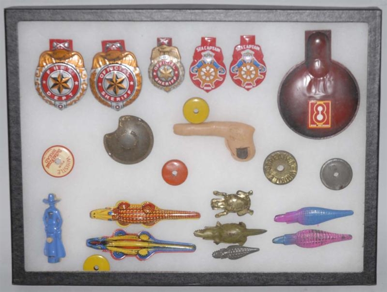 LOT OF MISCELLANEOUS TIN CLICKER TOYS & BADGES.   