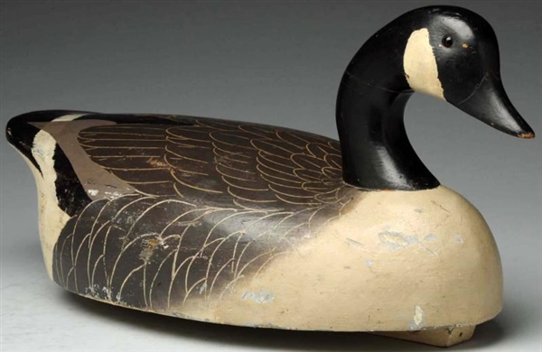 EARLY 1900S WOODEN GOOSE DECOY.                   