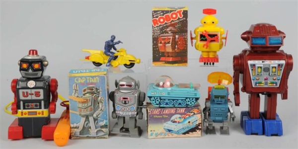 LOT OF 7: ROBOT TOYS.                             