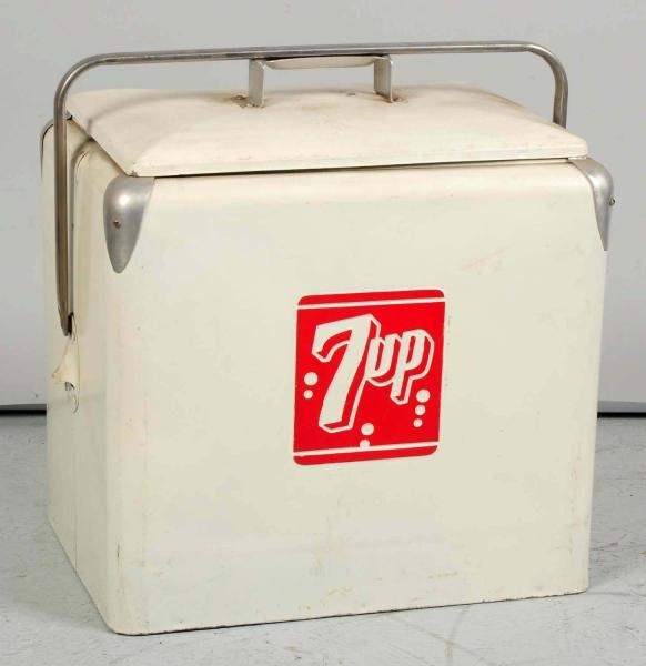 1950S 7UP PICNIC COOLER.                          