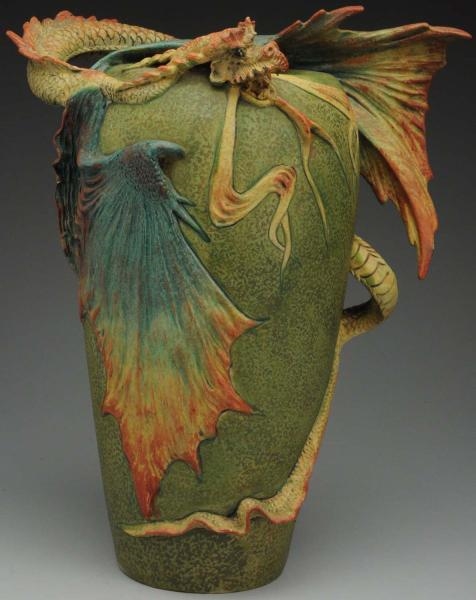AMPHORA VASE WITH TWO-WINGED DRAGON.              
