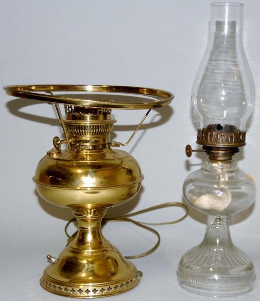 GLASS KEROSENE LAMP.                              
