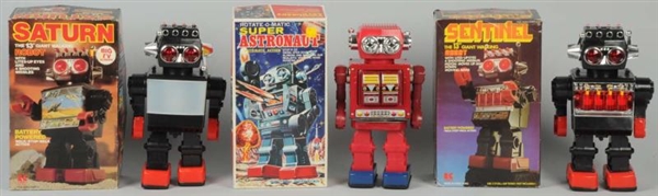 LOT OF 3: BATTERY-OPERATED ROBOT TOYS.            