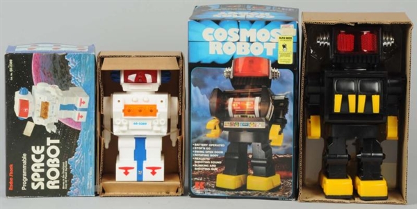 LOT OF 2: BATTERY-OPERATED SPACE ROBOT TOYS.      