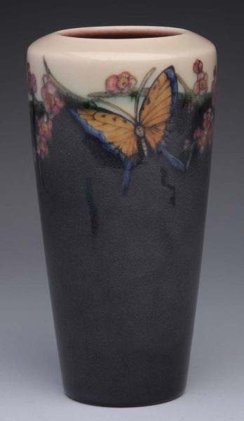 ROOKWOOD PORCELAIN GLAZE VASE.                    