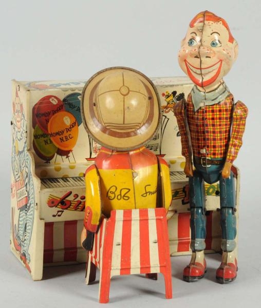 TIN UNIQUE ART HOWDY DOODY BAND WIND-UP TOY.      