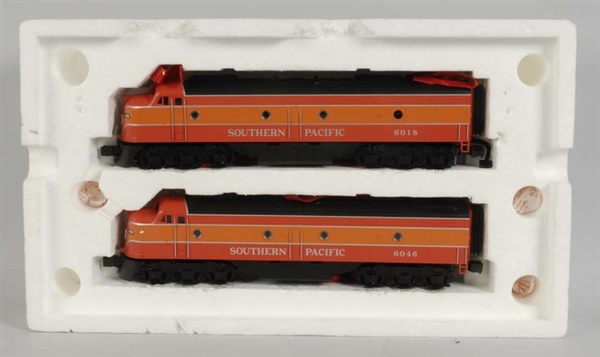 MTH RAIL KING SOUTHERN PACIFIC TRAIN ENGINE SET.  