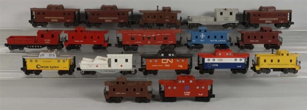 LOT OF 17: LIONEL POST-WAR & MODERN CABOOSES.     