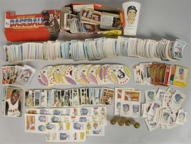 LOT OF 1960S-80S BASEBALL CARDS.                  