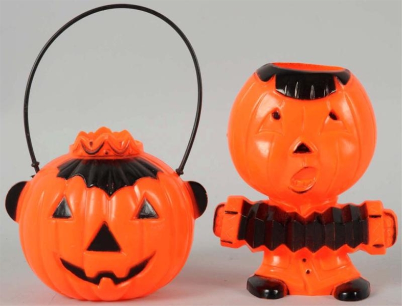 LOT OF 2: PLASTIC HALLOWEEN CANDY CONTAINERS.     