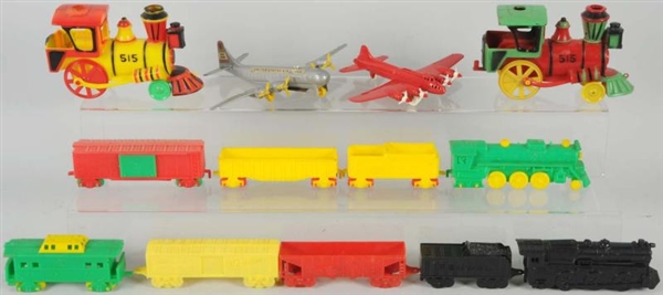 LOT OF ASSORTED HARD PLASTIC VEHICLE TOYS.        