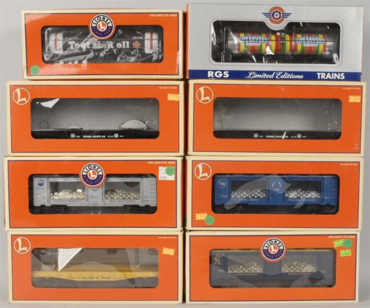 LOT OF 8: LIONEL FREIGHT TRAIN CARS.              